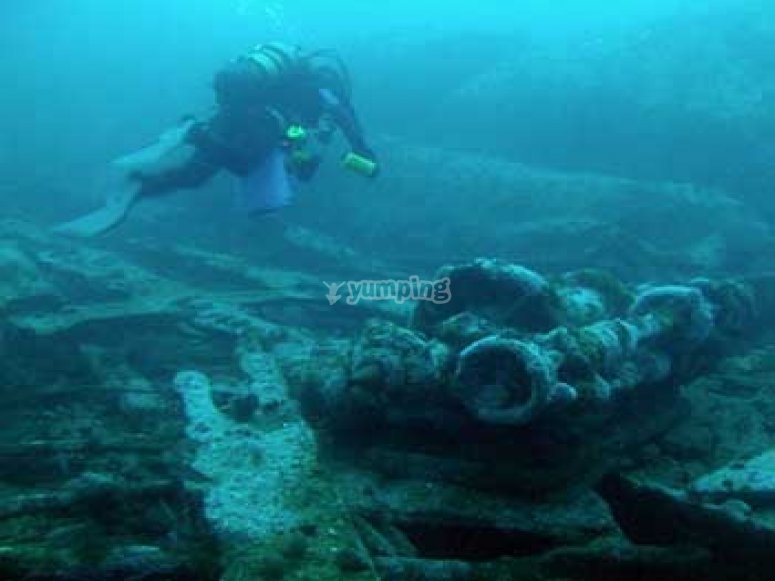 Exploring the wreck Exploring the wreck